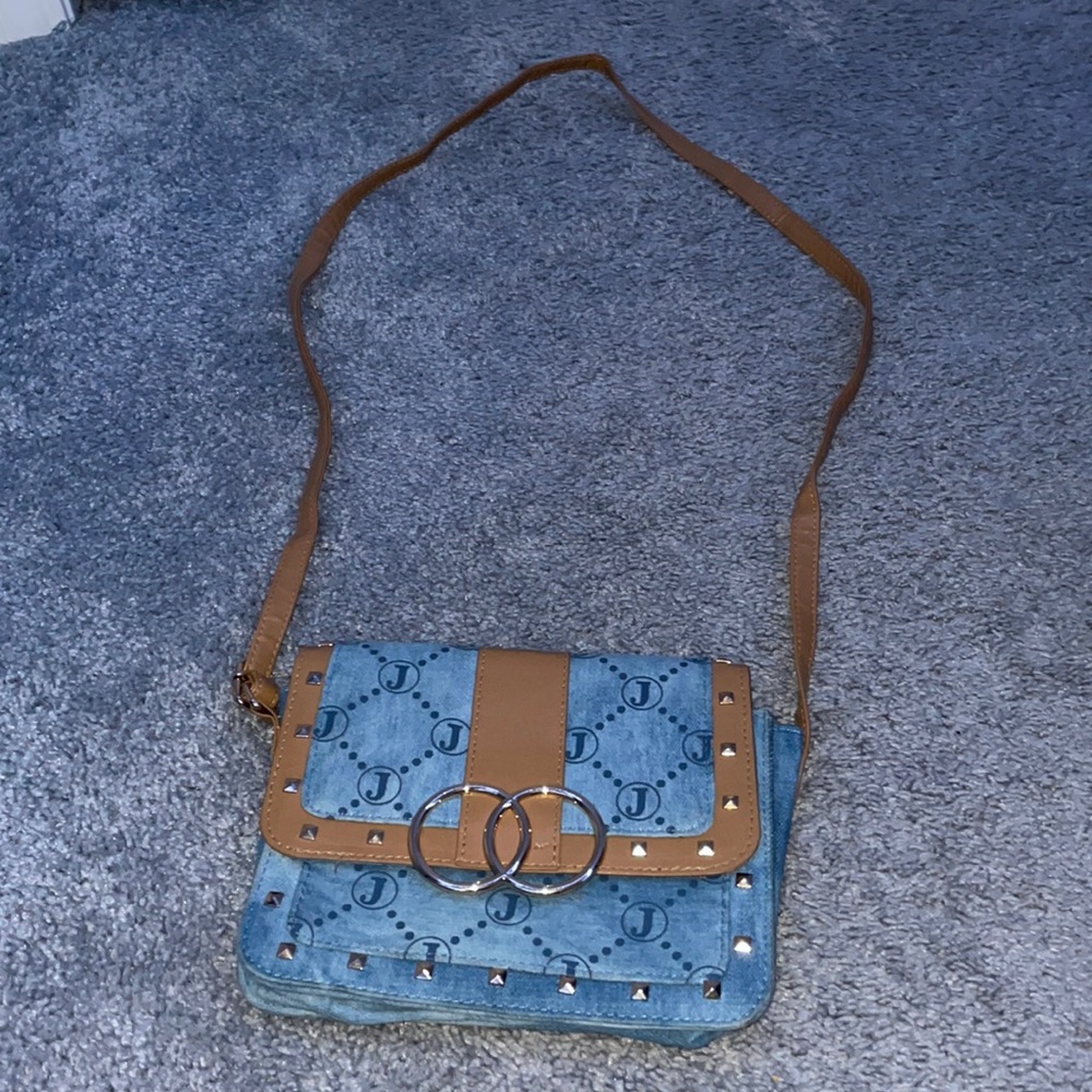 Selling purse that is cute for anybody